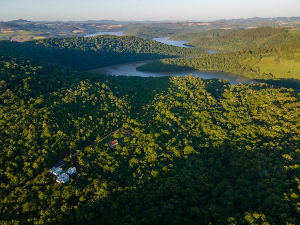 Foto do Parque Estadual Fritz Plaumann com flora e fauna nativas em Concórdia