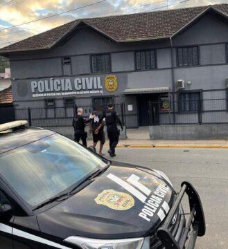 Arma de fogo e munições apreendidas durante operação policial