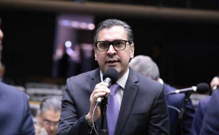 Projeto de Lei Complementar 163/25 - Recursos para Educação e Saúde