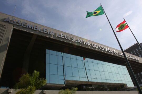 Imagem representativa de propostas legislativas em análise na Assembleia Legislativa de Santa Catarina