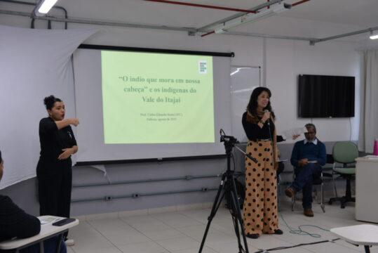 Mesa-redonda sobre populações negras e indígenas em SC