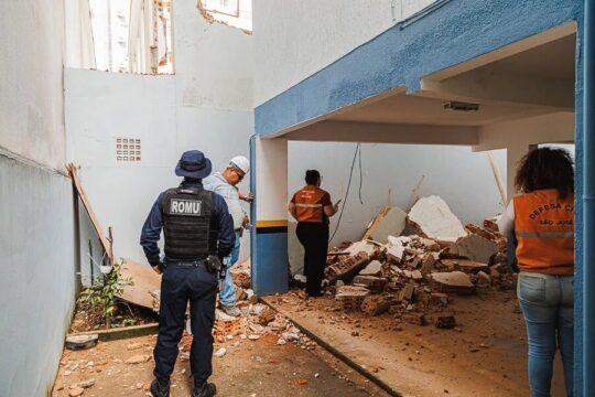 Desabamento de Muro atinge Prédio em Campinas