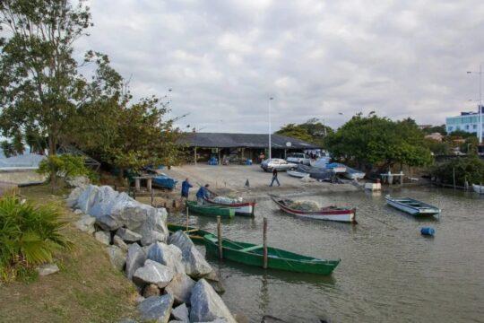 Pescador artesanal no Rancho de Pesca Hilário Vieira em São José