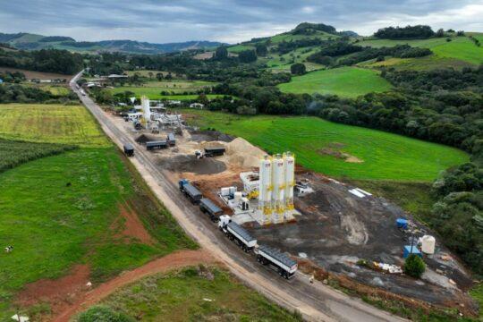 Rodovia SC-305 em obras de revitalização