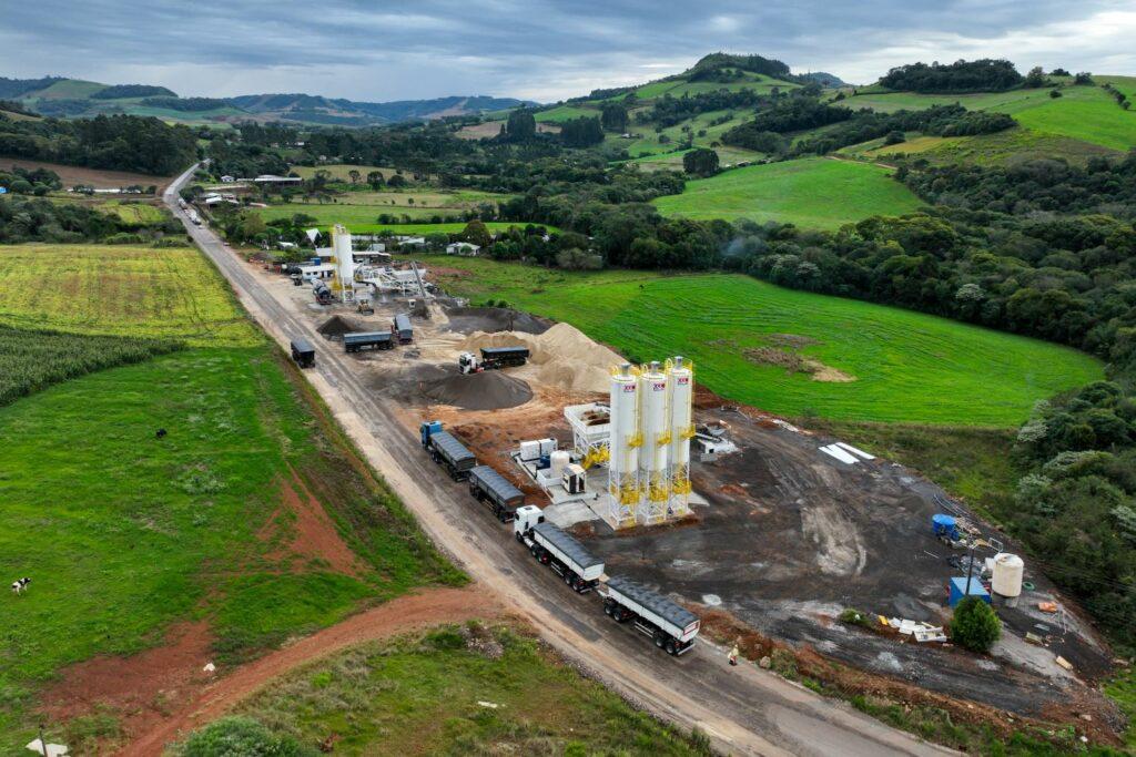 Rodovia SC-305 em obras de revitalização
