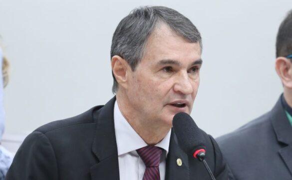 Ilustração de comunidade ribeirinha