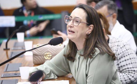 Ilustração de documento com selo de justiça