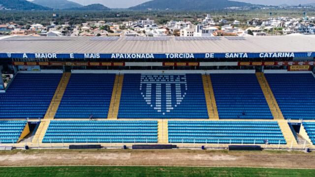Treino integrado entre elenco principal e jogadores do sub-20 do Avaí