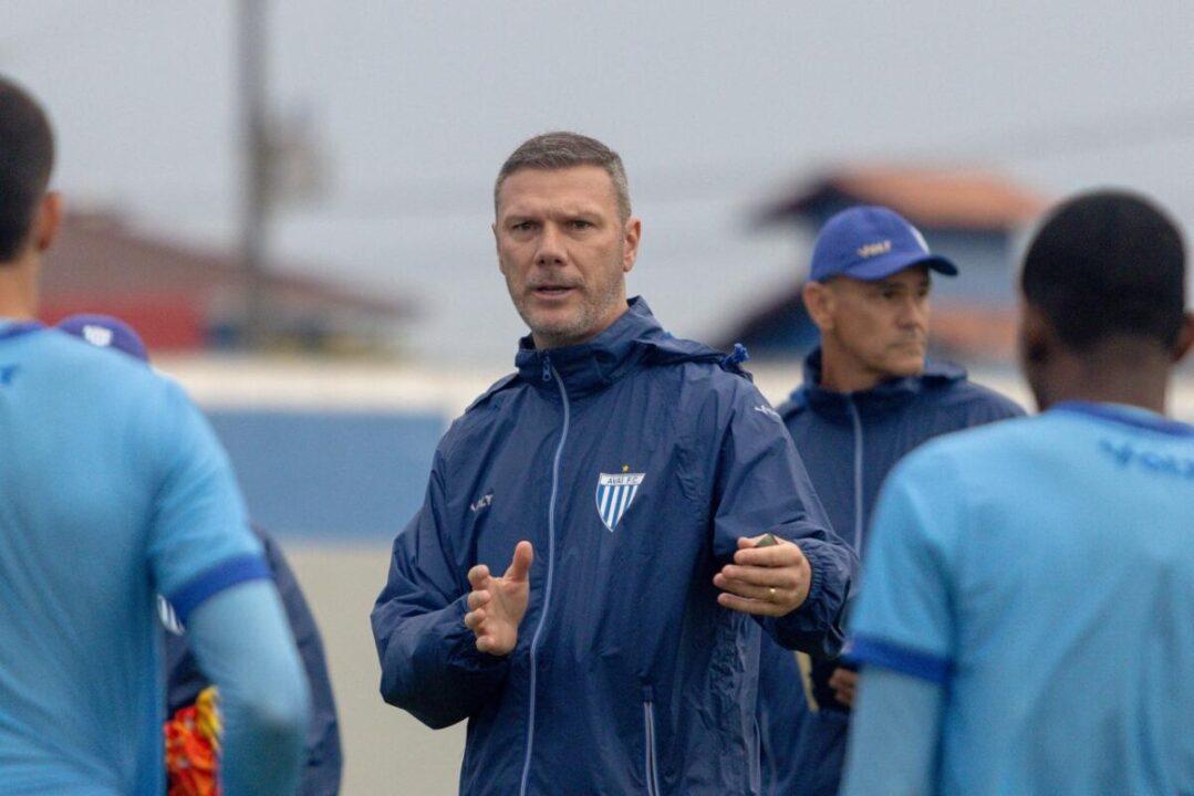 Equipe do Avaí se preparando para o jogo contra o CRB