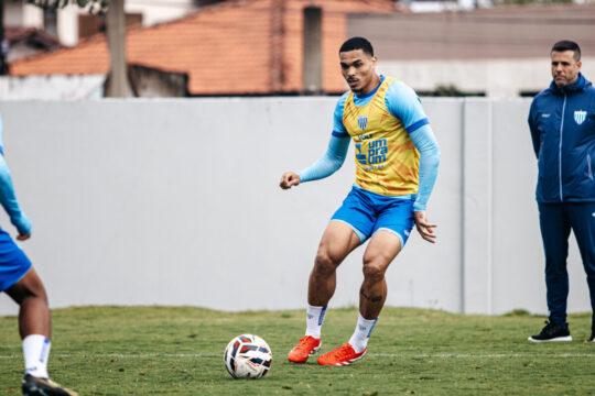 Jogadores do Avaí treinando no Centro de Formação de Atletas