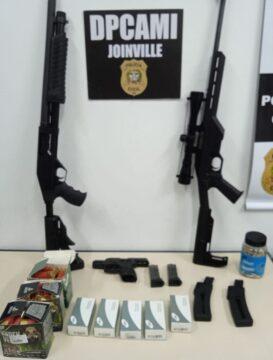 Armas apreendidas pela Polícia Civil de Santa Catarina em operação contra violência doméstica em Joinville