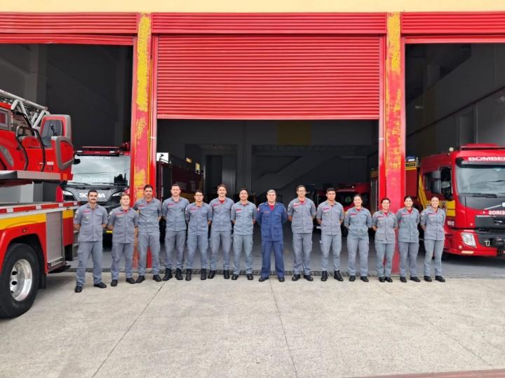 Bombeiros participando de intercâmbio técnico