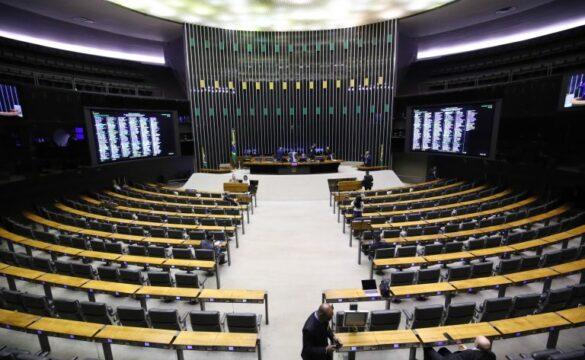 Imagem representativa da votação na Câmara dos Deputados sobre a proibição de cobrança por bagagem de mão em voos comerciais