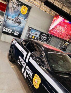 Carro de luxo apreendido em exposição na EFAPI 2025