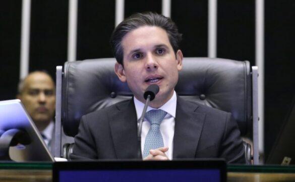 Imagem representativa sobre cobrança de bagagem de mão em voos comerciais