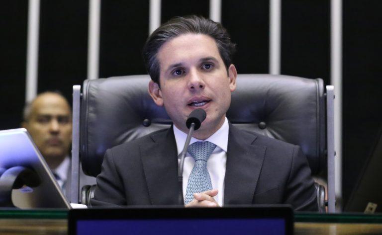 Imagem representativa sobre cobrança de bagagem de mão em voos comerciais