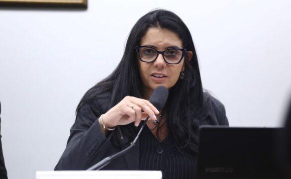 Mulher sendo agredida