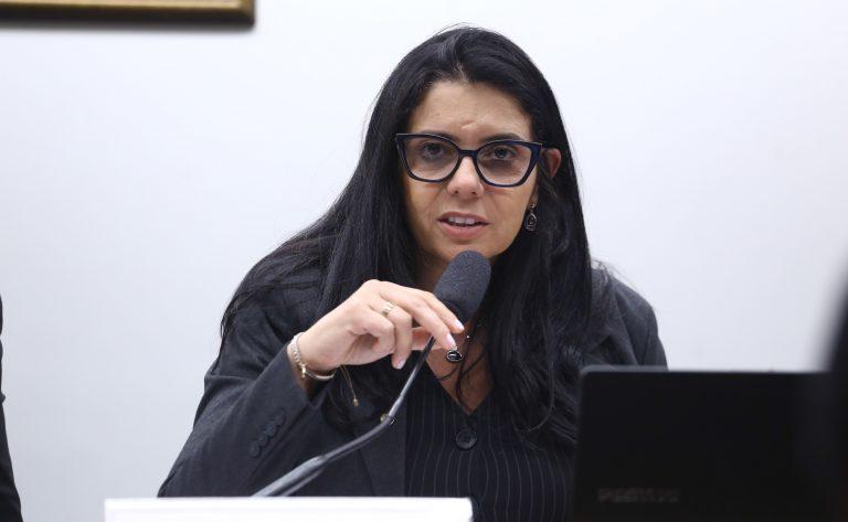 Mulher sendo agredida