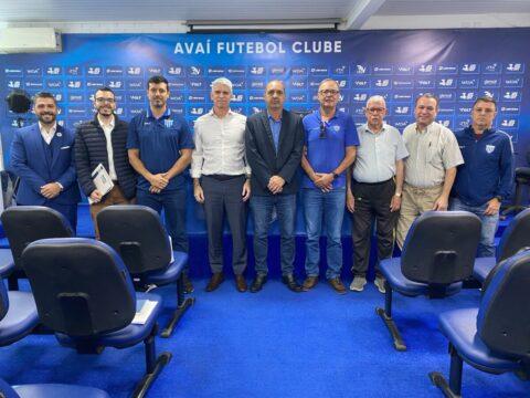 Imagem do encontro da Comissão Eleitoral com pré-candidatos do Avaí Futebol Clube