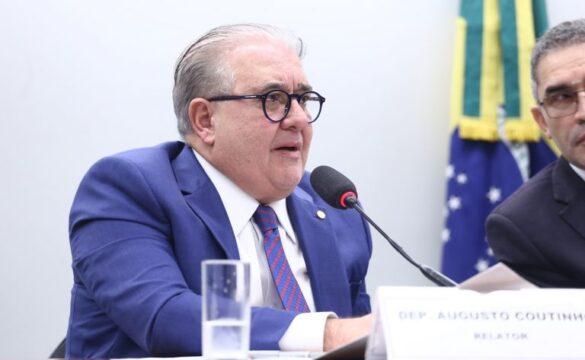 Deputados discutem regulamentação do trabalho por aplicativo