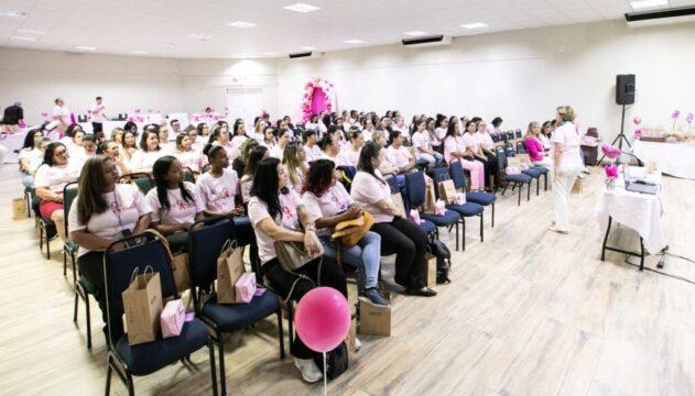 Mulheres participando do Conexão Rosa