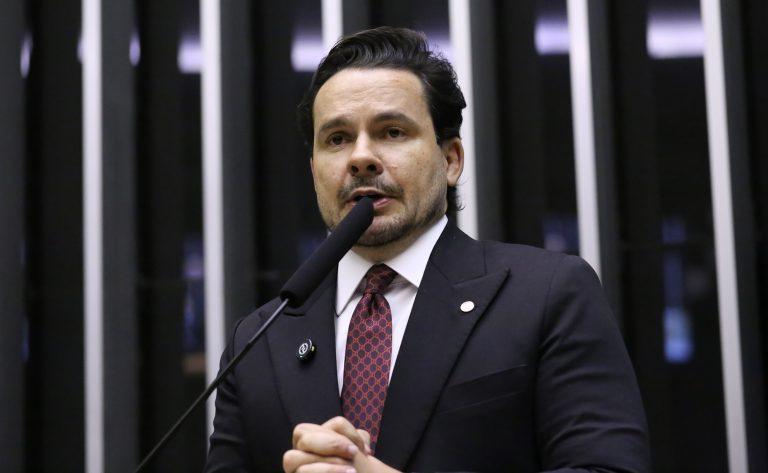 Crime de obstrução de vias para praticar crimes