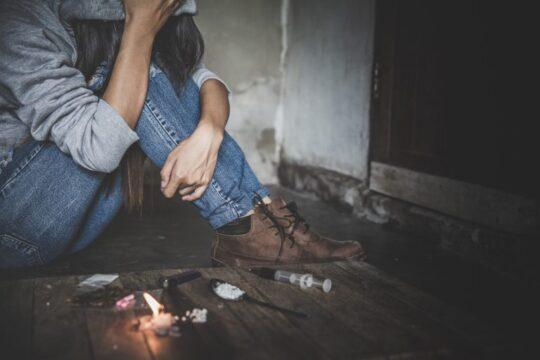 Deputado discursando em audiência pública