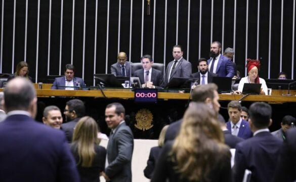 Deputados discutem Proposta de Emenda à Constituição 14/21 sobre aposentadoria integral para agentes de saúde