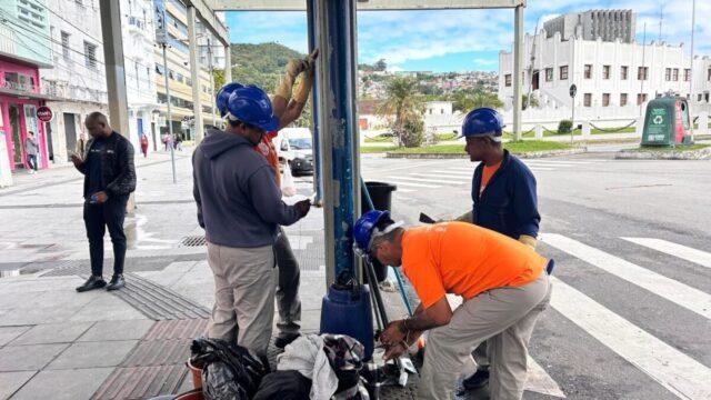 Doação de roupas masculinas para reintegração social