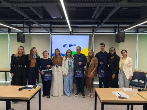 Lideranças empresariais em reunião de troca de experiências