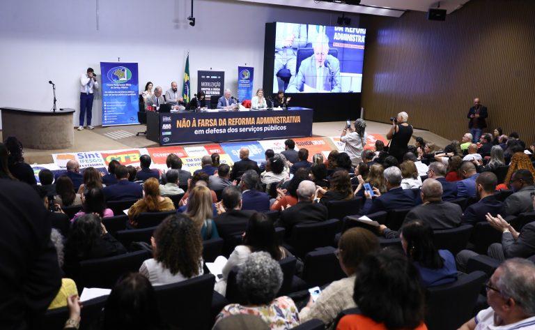 Entidades de servidores rejeitam proposta de reforma administrativa - Ilustração