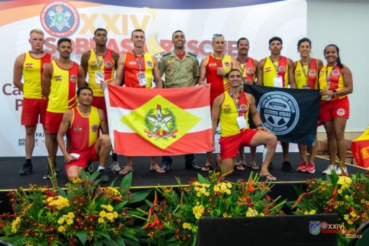 Equipe do Corpo de Bombeiros Militar de Santa Catarina no campeonato de Lifesaving