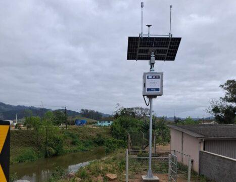 Estações de monitoramento hidrológico em Tubarão e Armazém