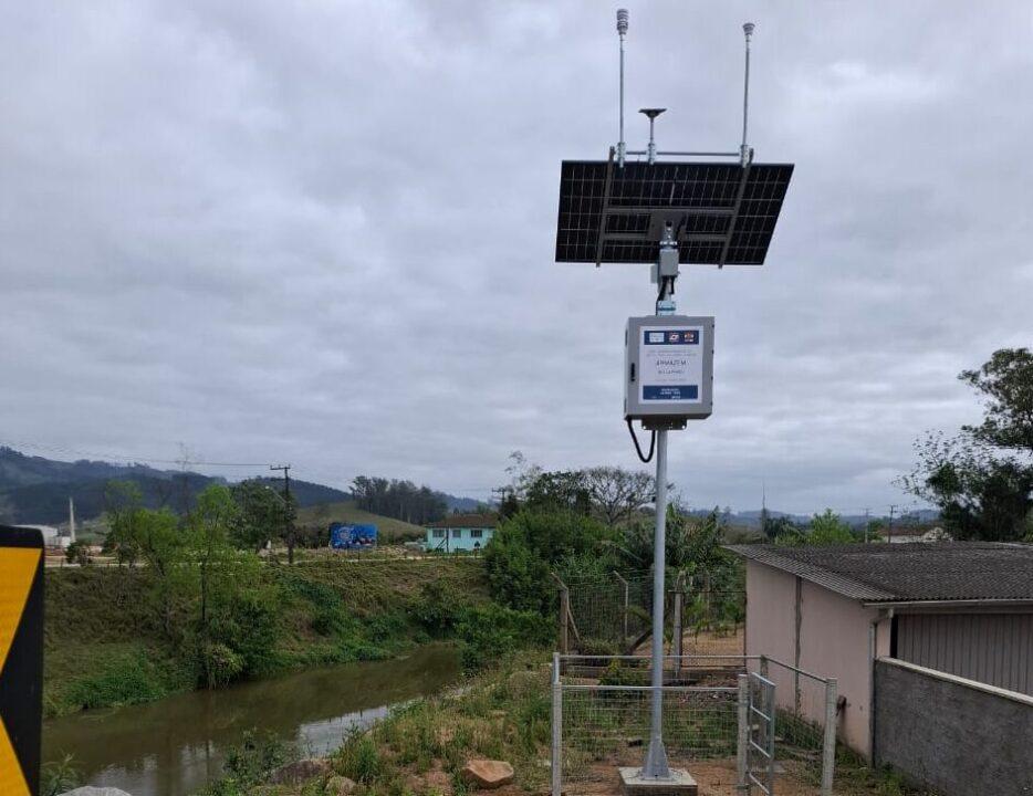 Estações de monitoramento hidrológico em Tubarão e Armazém