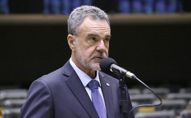 Exame oftalmológico em um consultório médico