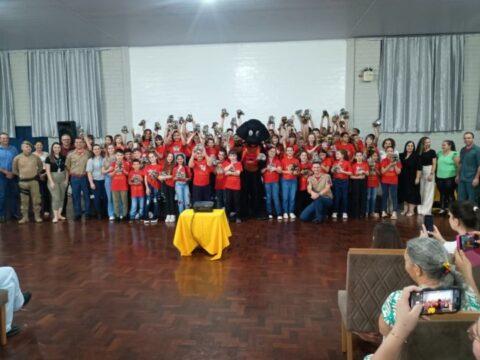 Bombeiros Mirins formandos com certificado