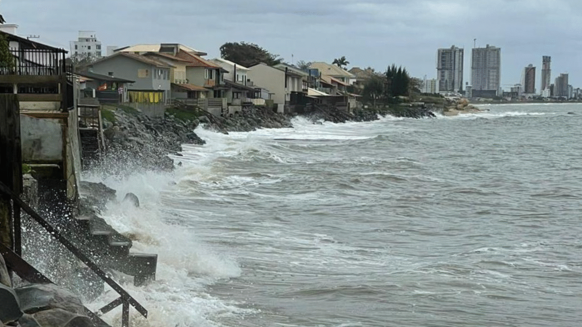 Impactos da maré alta em Santa Catarina