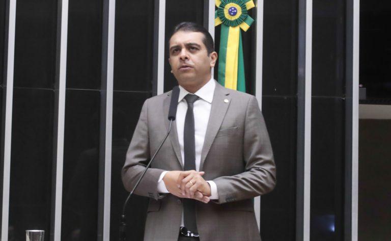 Agentes de saúde recebendo incentivo financeiro