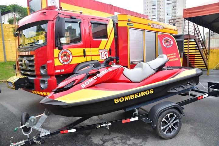 Equipamentos e viaturas do Corpo de Bombeiros Militar de Santa Catarina