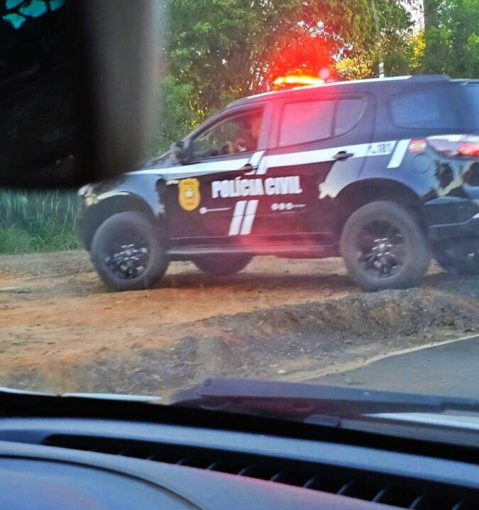 Polícia Civil resgatando vítima de sequestro em operação em Criciúma