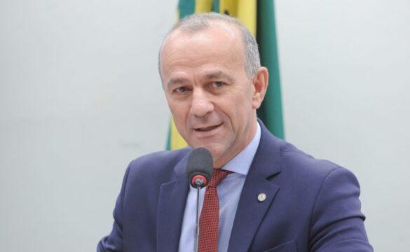 Microempresa fornecedora recebendo pagamento