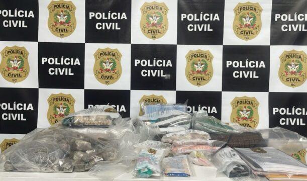 Polícia Civil desarticula quadrilha e apreende drogas em operação em Palhoça