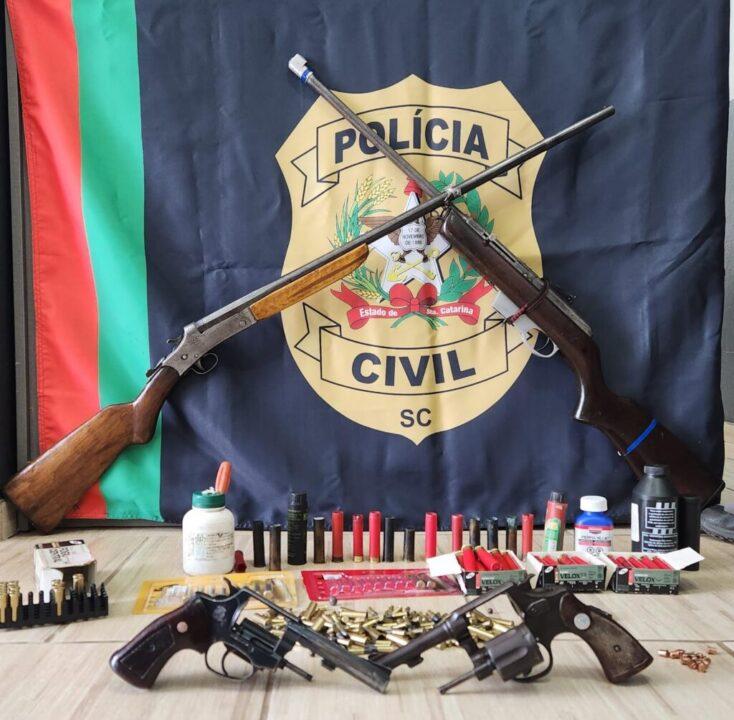 Armamento apreendido durante a operação policial em Anita Garibaldi