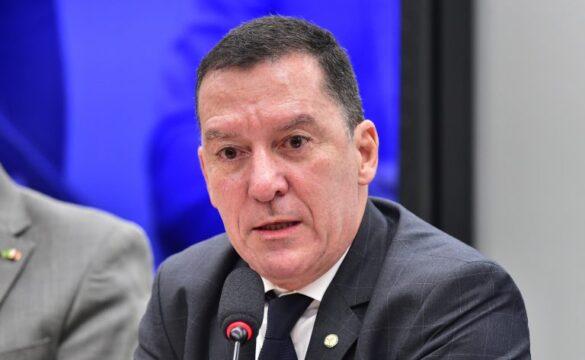 Policiais atuando em operação policial