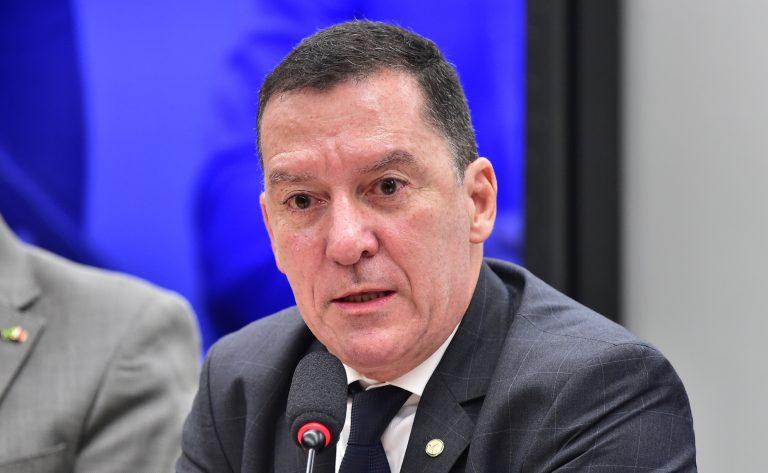 Policiais atuando em operação policial