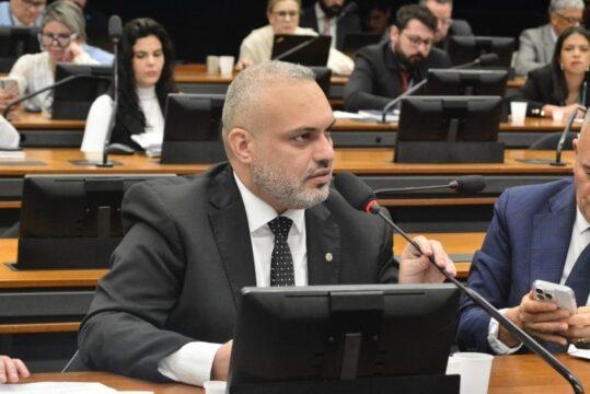 Imagem representativa de um projeto de lei sobre punições a empresas e sócios por fraudes em licitações