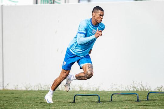 Treino de futebol do Avaí em preparação para jogo contra o Criciúma