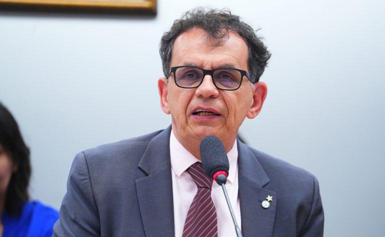 Ativista de direitos humanos em protesto