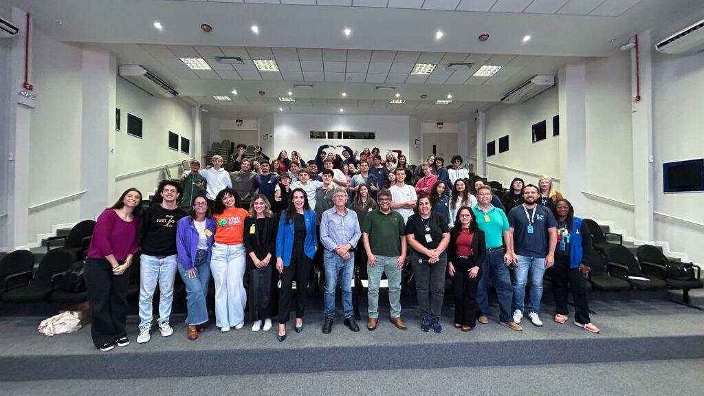 Foto do Innovation Camp com a participação da ACIF e estudantes