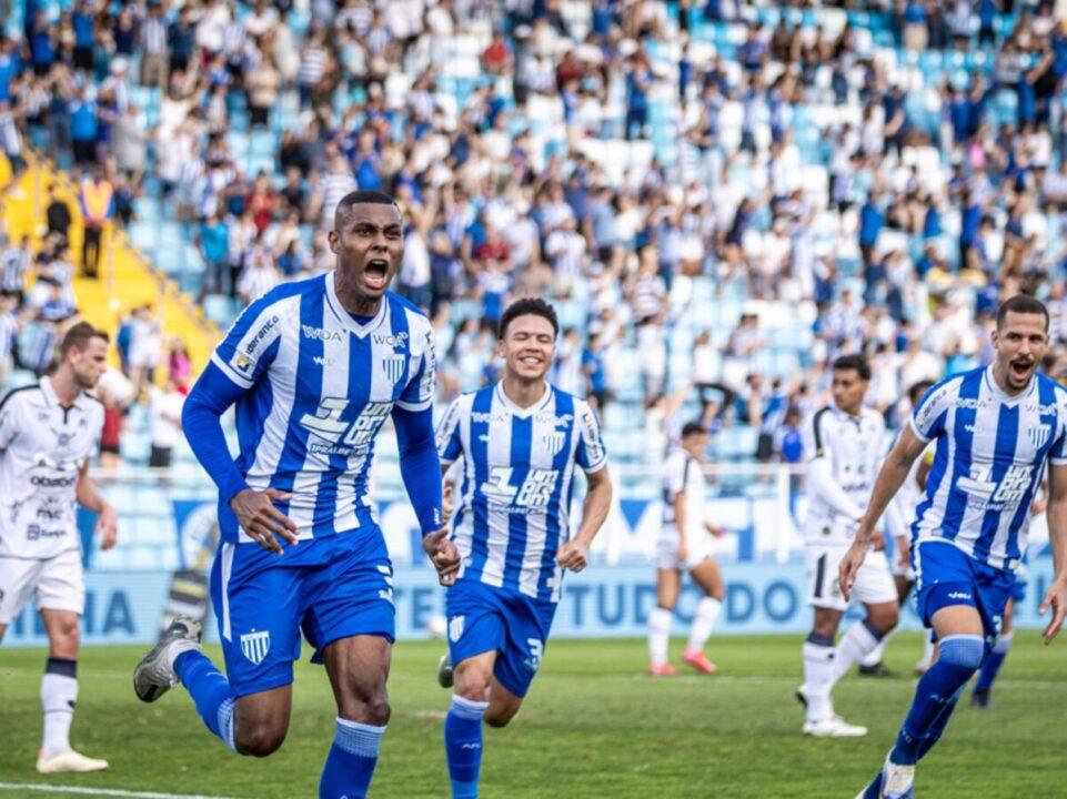 Imagem do jogo entre Avaí e Clube do Remo-PA